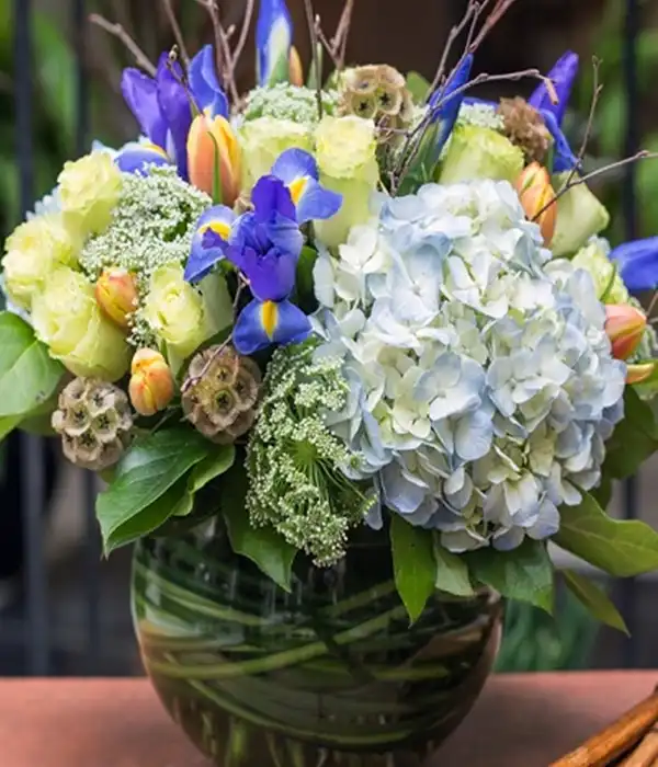 Şakayık ve Sarı Güller