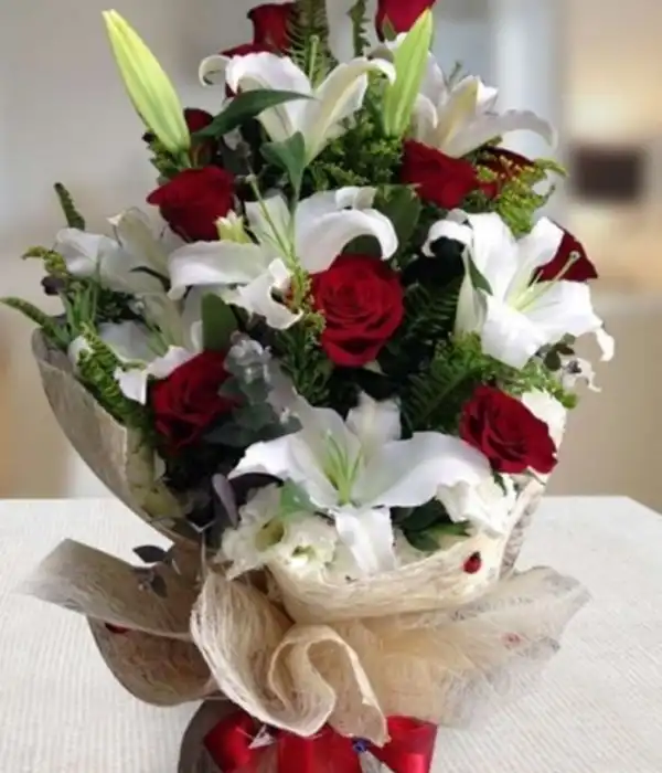 Gül ve Lilyum Buketi