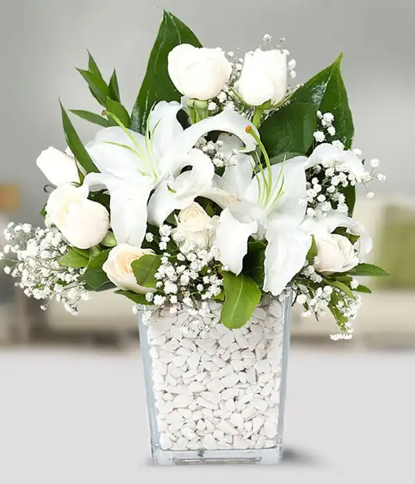 Beyaz Lilyum ve Güller