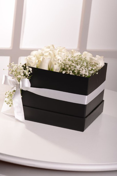 Kutuda Beyaz Güller